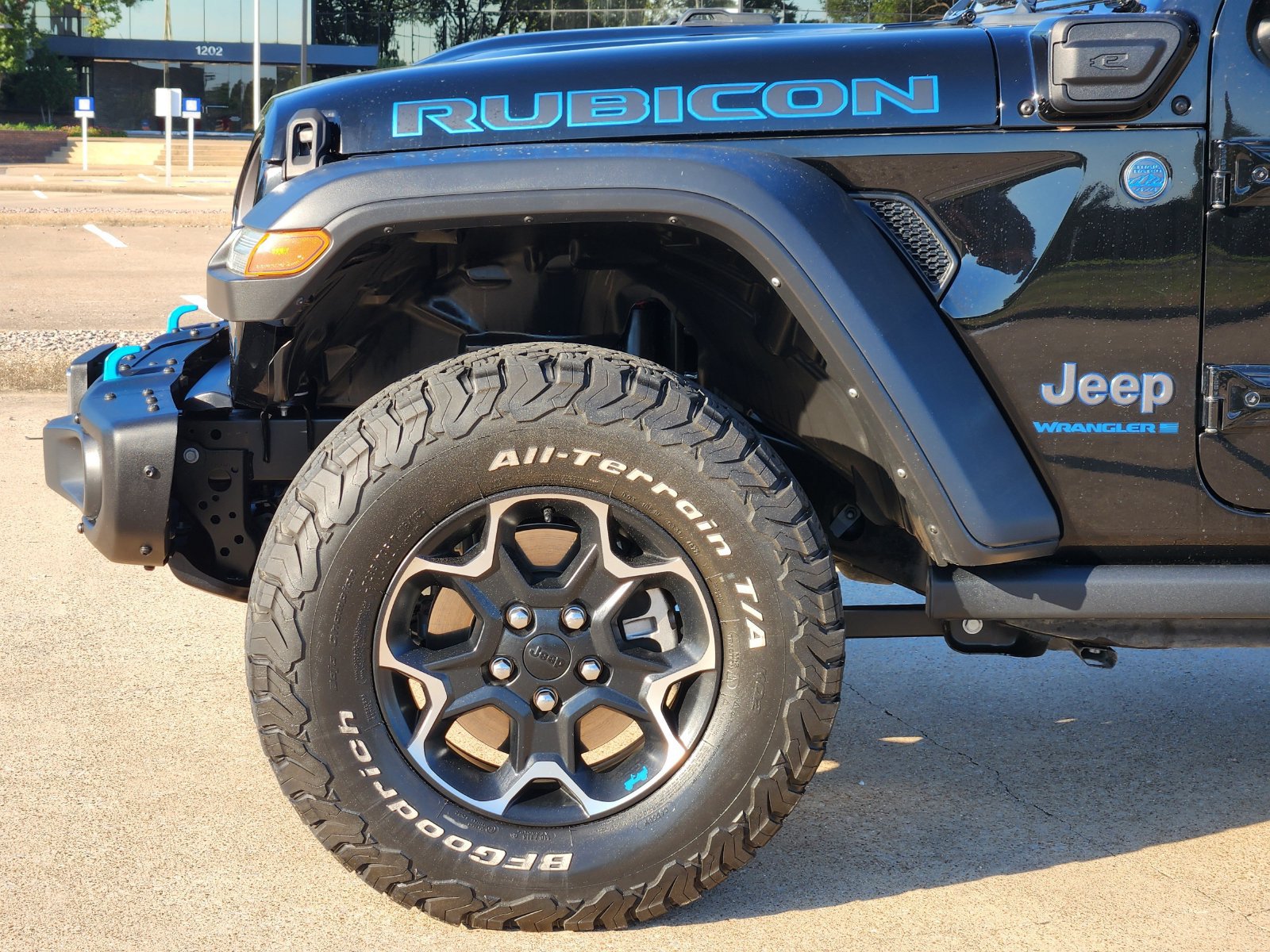 Used 2023 Jeep Wrangler Unlimited Rubicon 4xe w/ Steel Bumper Group AWD/4WD image 8