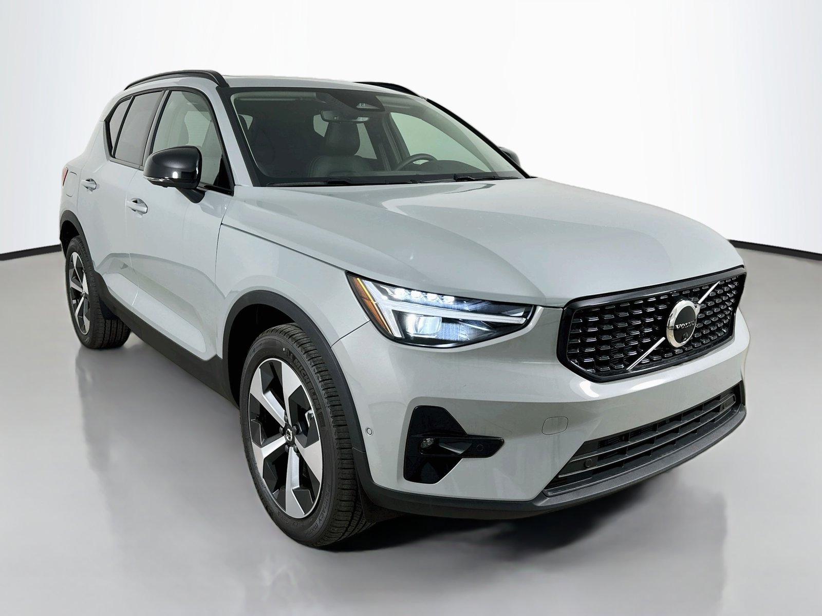 New 2026 Volvo XC40 B5 Plus w/ Protection Package Premier AWD/4WD image 3