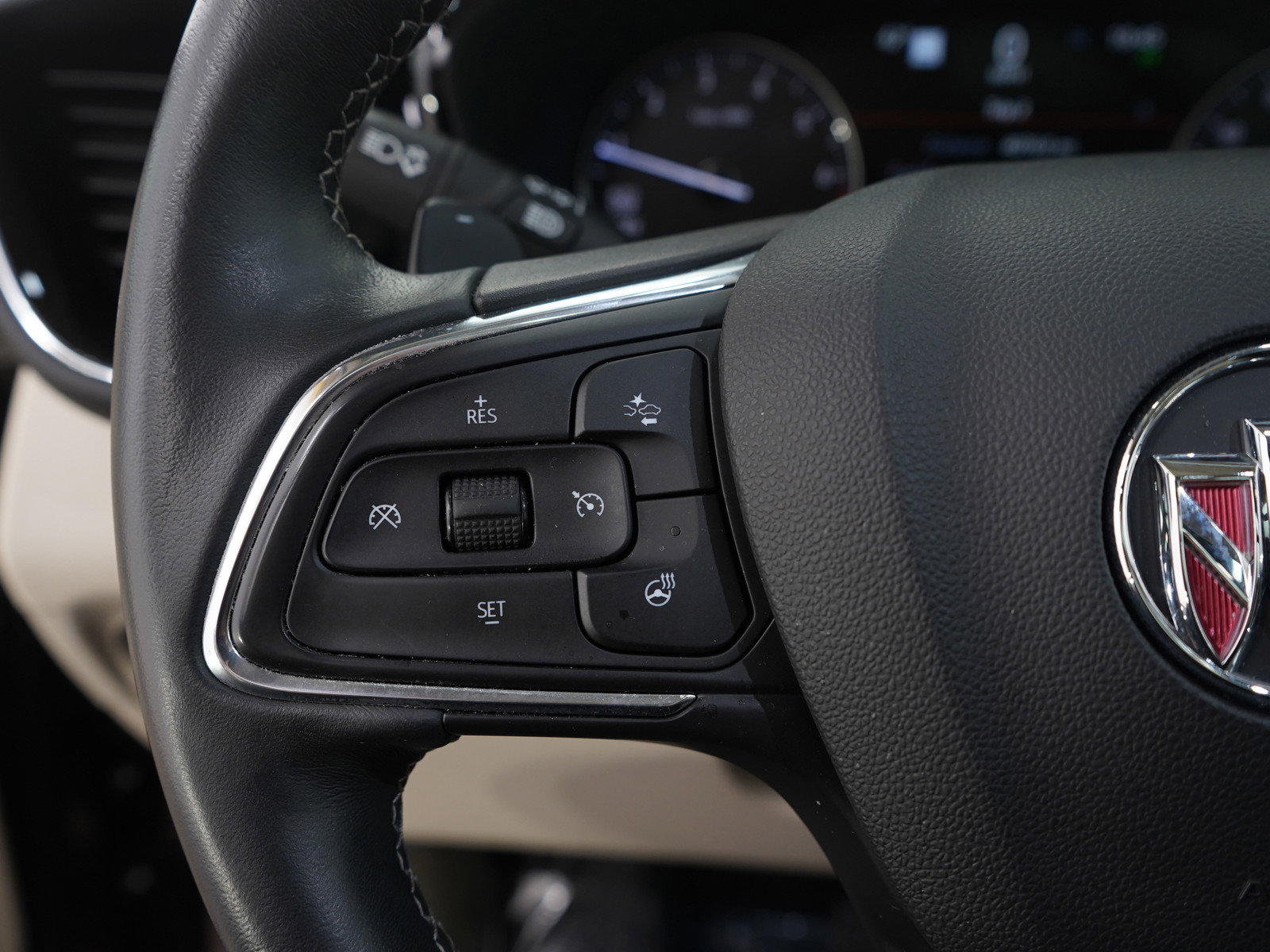 Used 2023 Buick Envision Avenir image 27