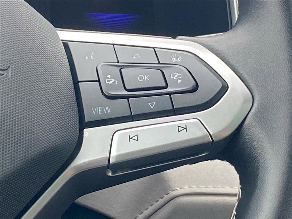 Used 2025 Volkswagen Taos SE image 7