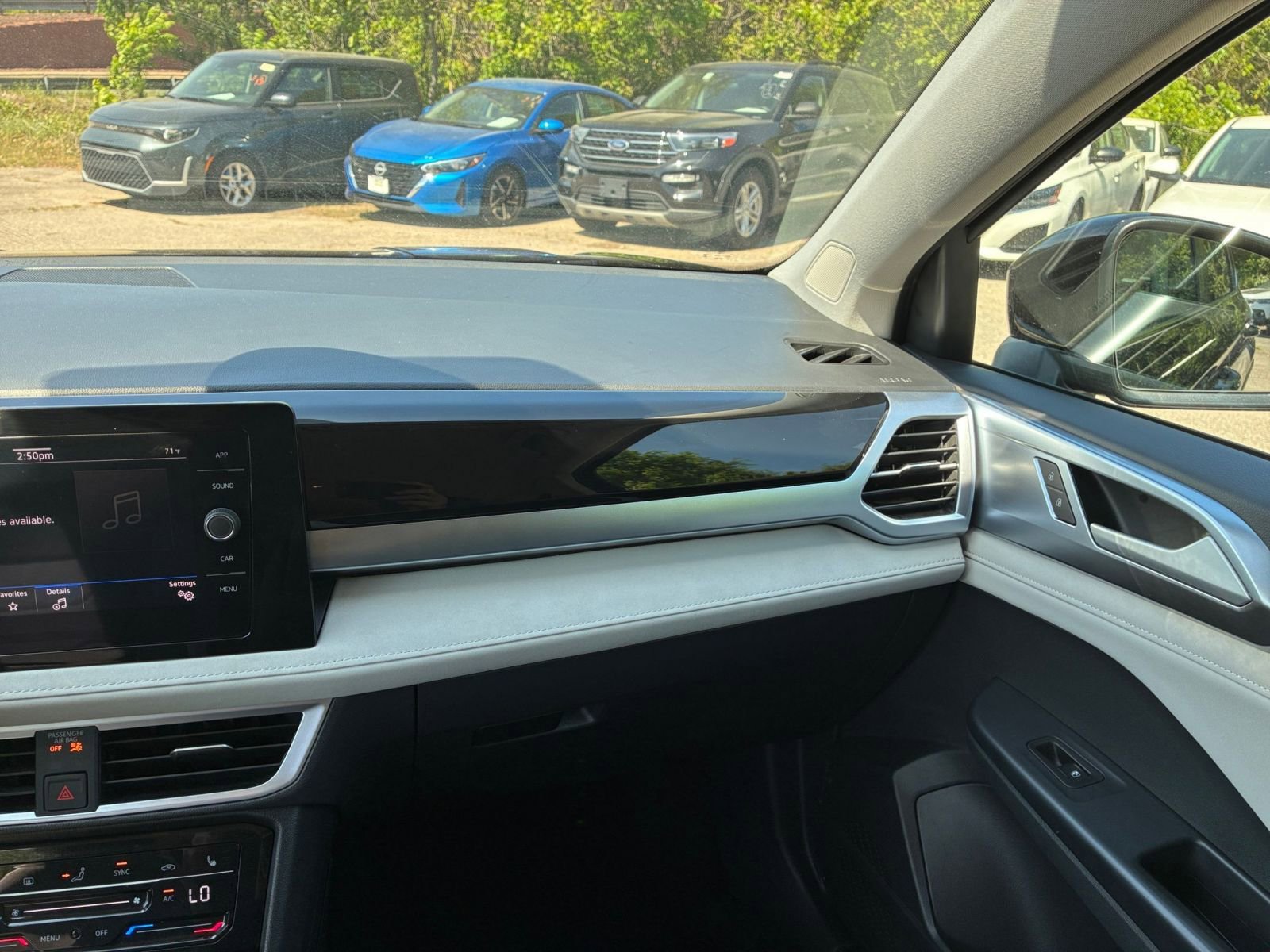 Used 2025 Volkswagen Taos SE FWD image 35