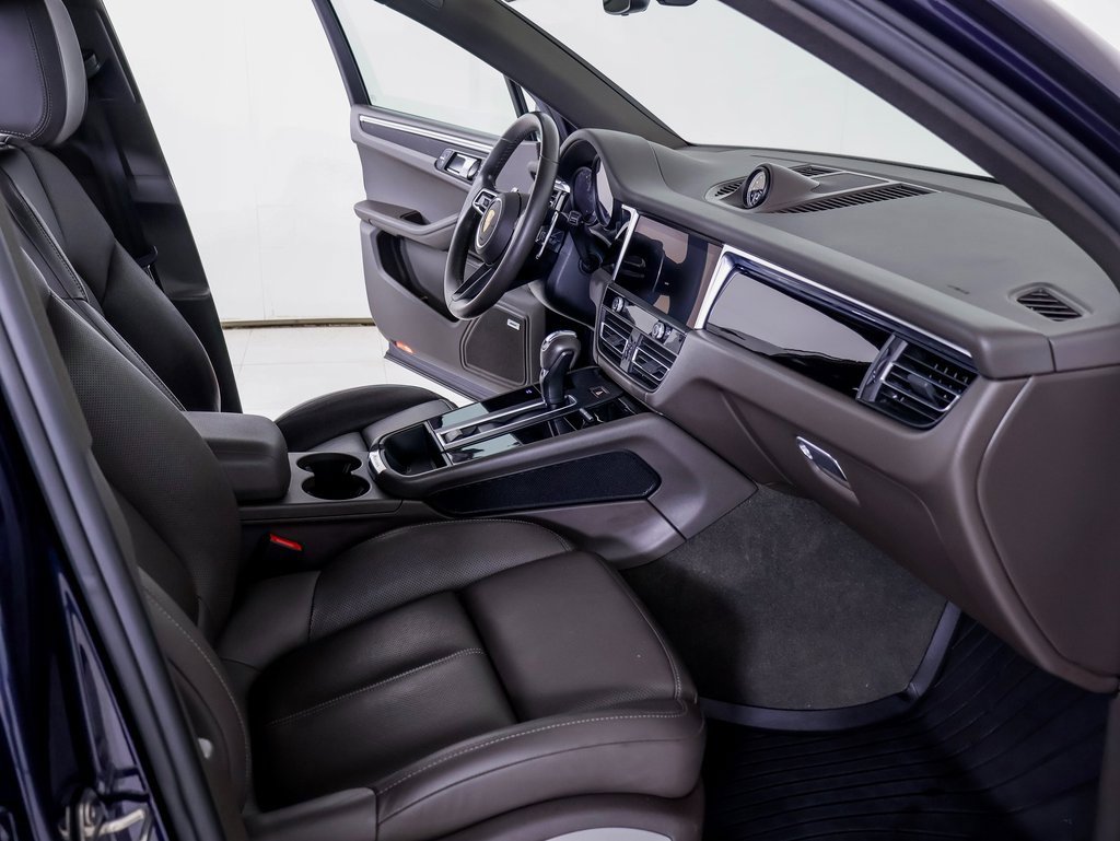 Certified 2022 Porsche Macan w/ Premium Package Plus image 9