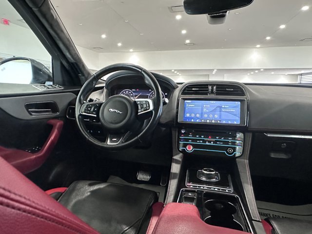 Used 2019 Jaguar F-PACE S image 19