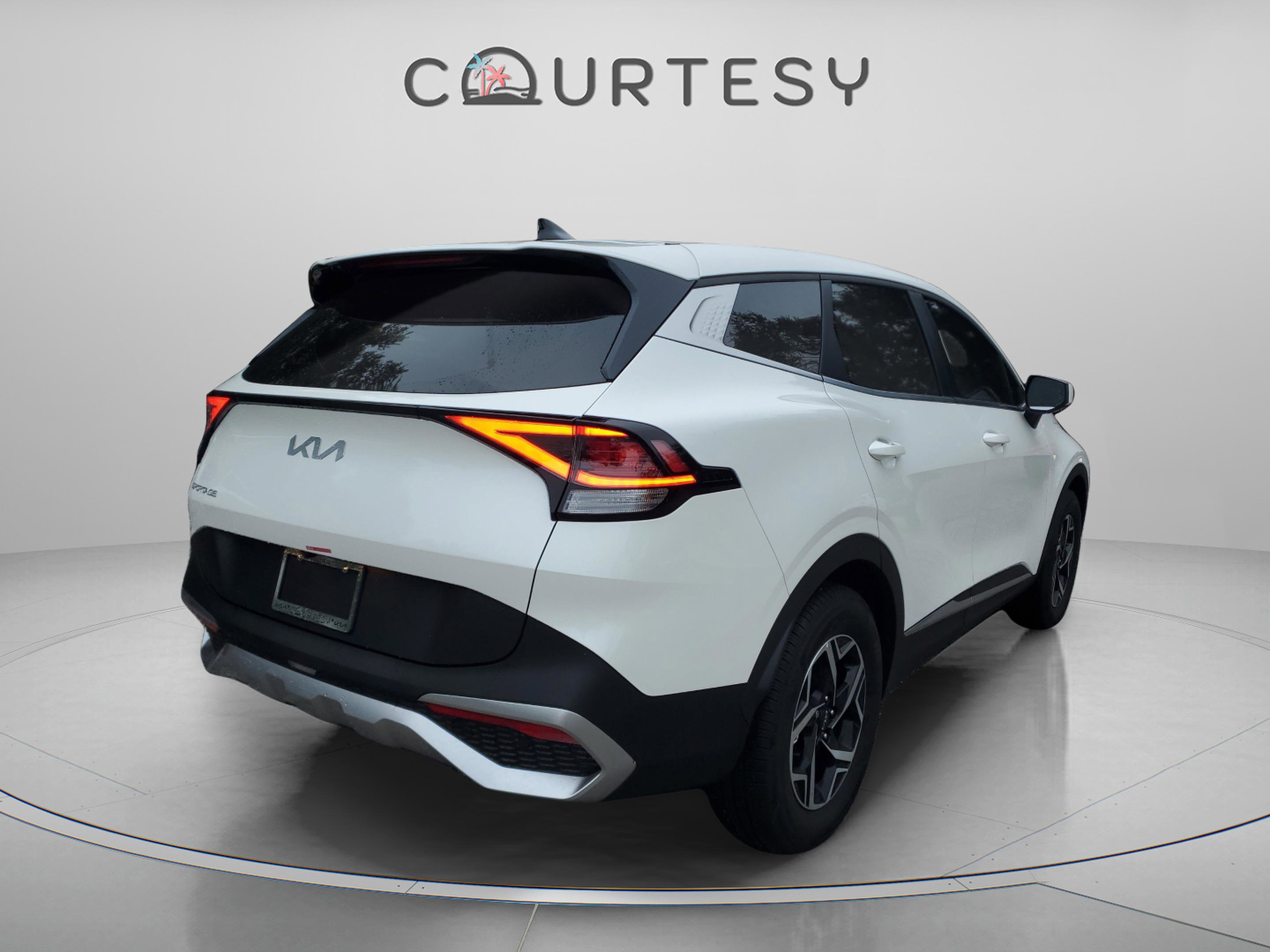 Certified 2025 Kia Sportage LX image 3