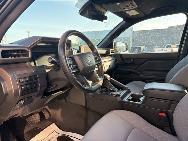 Used 2024 Toyota Tacoma SR5 AWD/4WD image 18