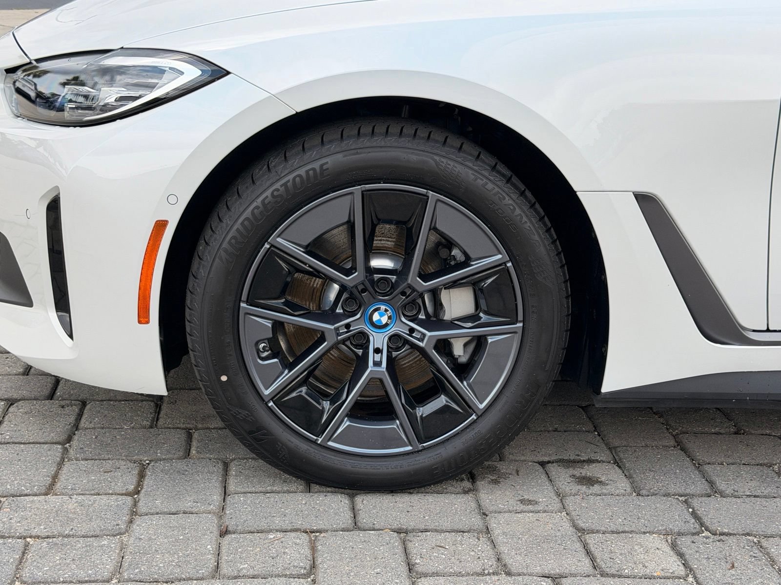 Used 2023 BMW i4 eDrive35 RWD image 13
