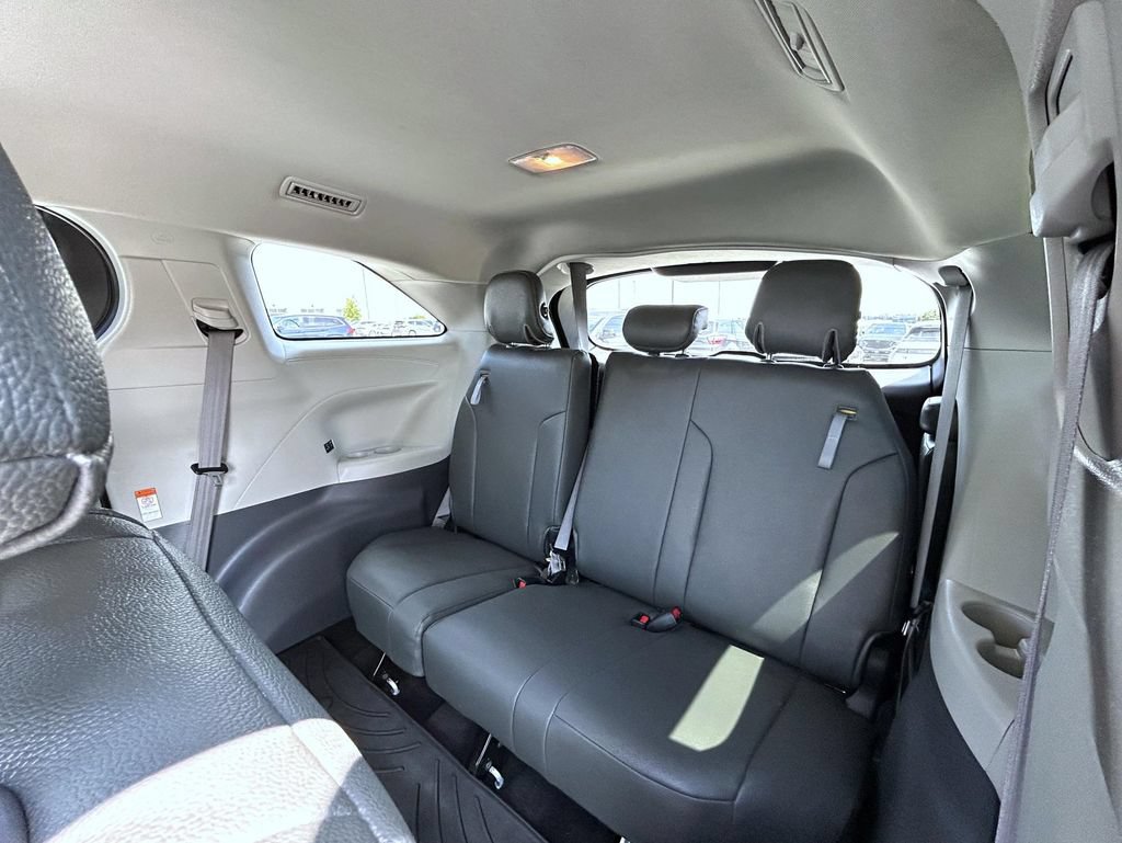 Used 2021 Toyota Sienna LE FWD image 20