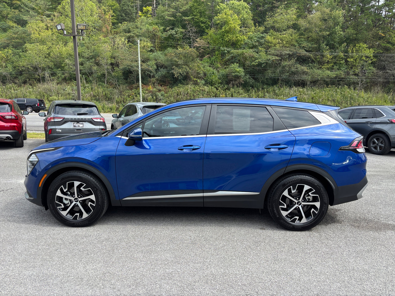 Used 2024 Kia Sportage EX image 2