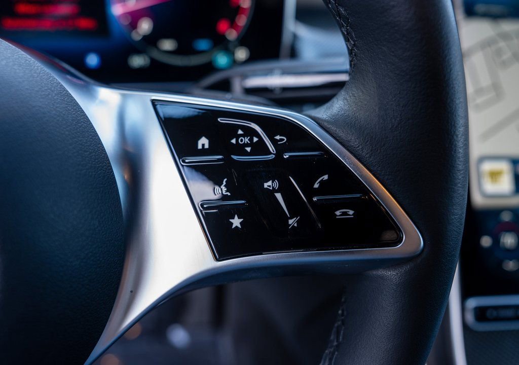 Used 2023 Mercedes-Benz GLC 300 4MATIC w/ Pinnacle Trim Package image 7