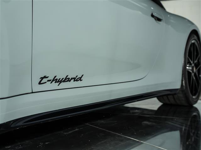Certified 2025 Porsche 911 Carrera GTS RWD image 17