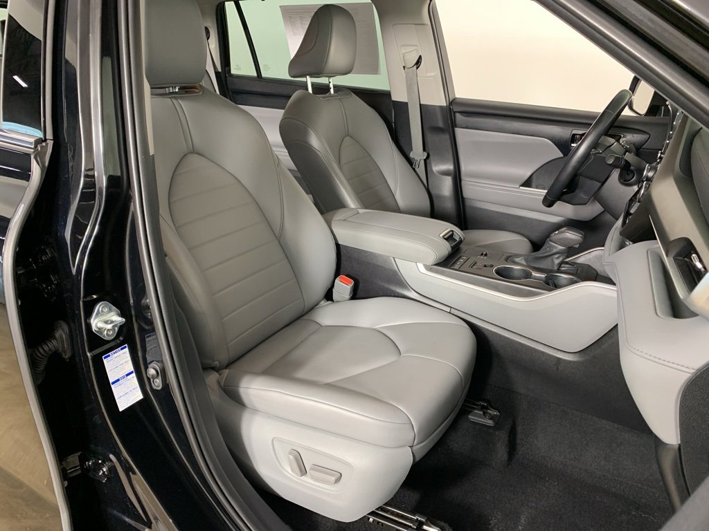 Used 2021 Toyota Highlander XLE image 21