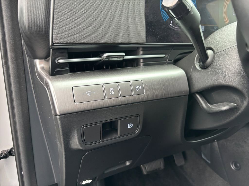 Used 2025 Hyundai Kona SEL FWD image 23