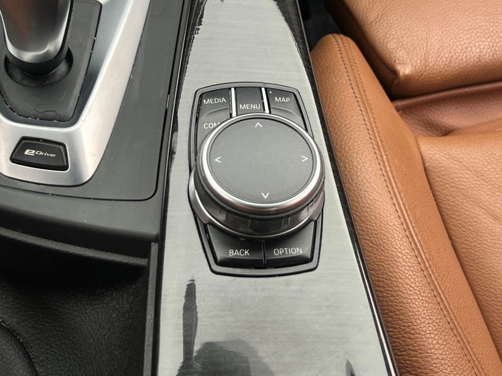 Used 2017 BMW 330e 330e iPerformance 4dr Car image 25