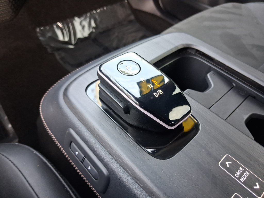 Certified 2024 Nissan Ariya AWD image 25