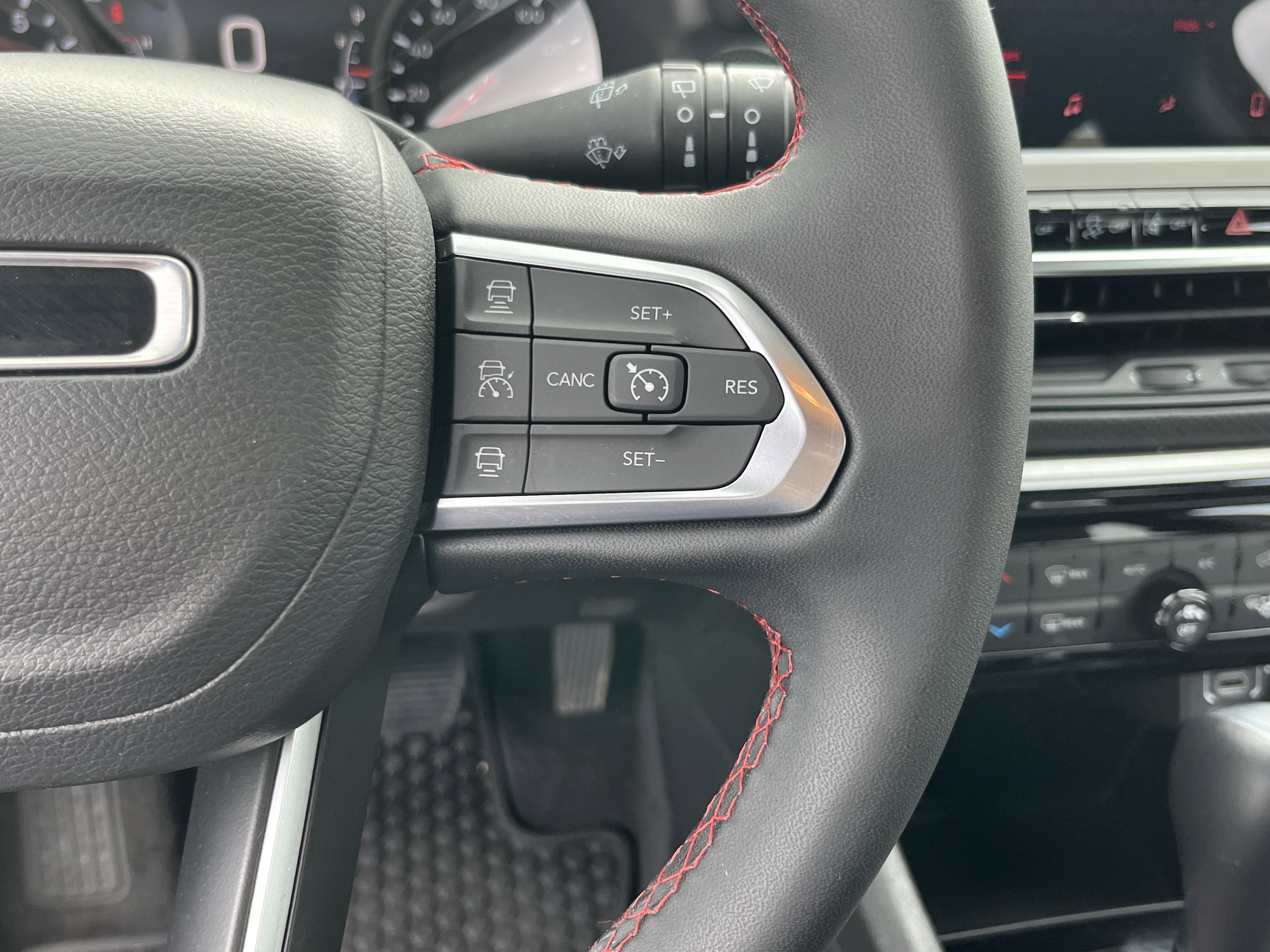 Used 2025 Jeep Compass Trailhawk AWD/4WD image 19