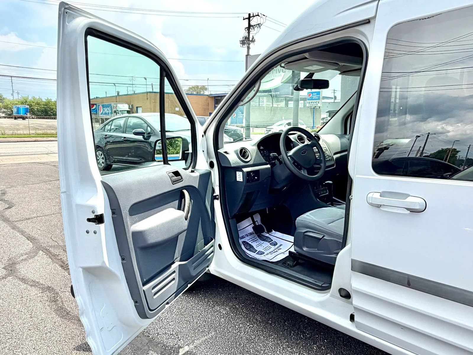 Used 2011 Ford Transit Connect XLT Premium FWD image 10