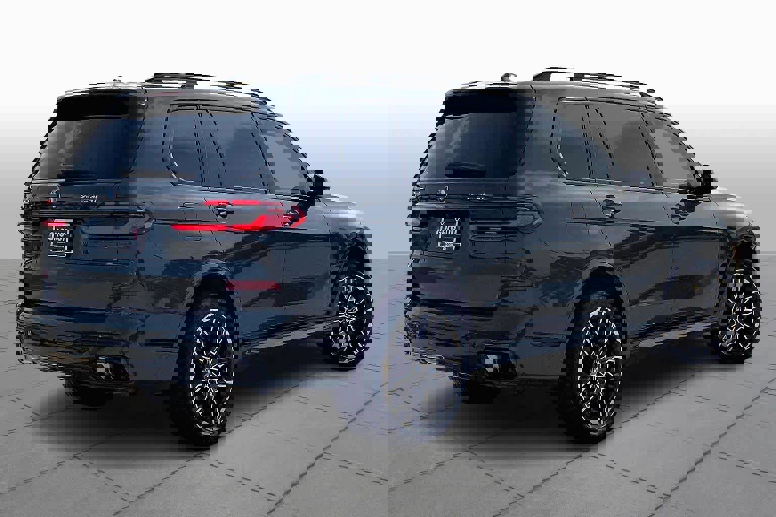 Used 2024 BMW X7 xDrive40i w/ M Sport Package image 13