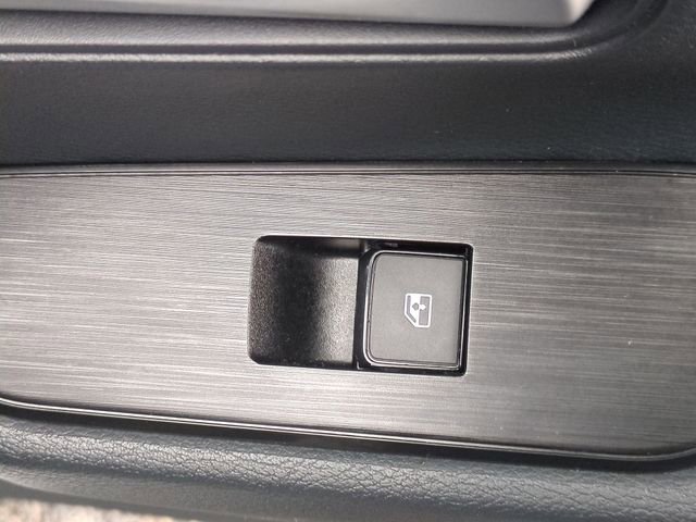 Used 2025 Nissan Kicks SV image 30