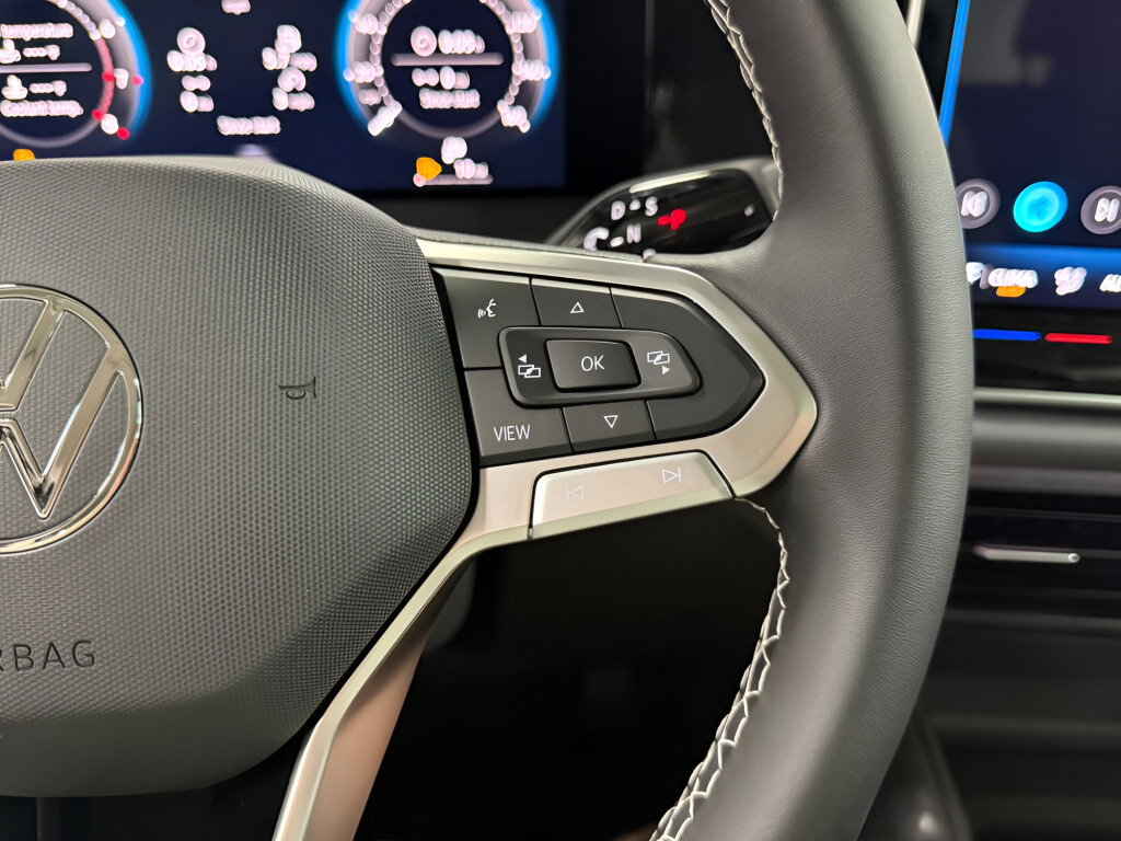 New 2025 Volkswagen Tiguan SE image 14