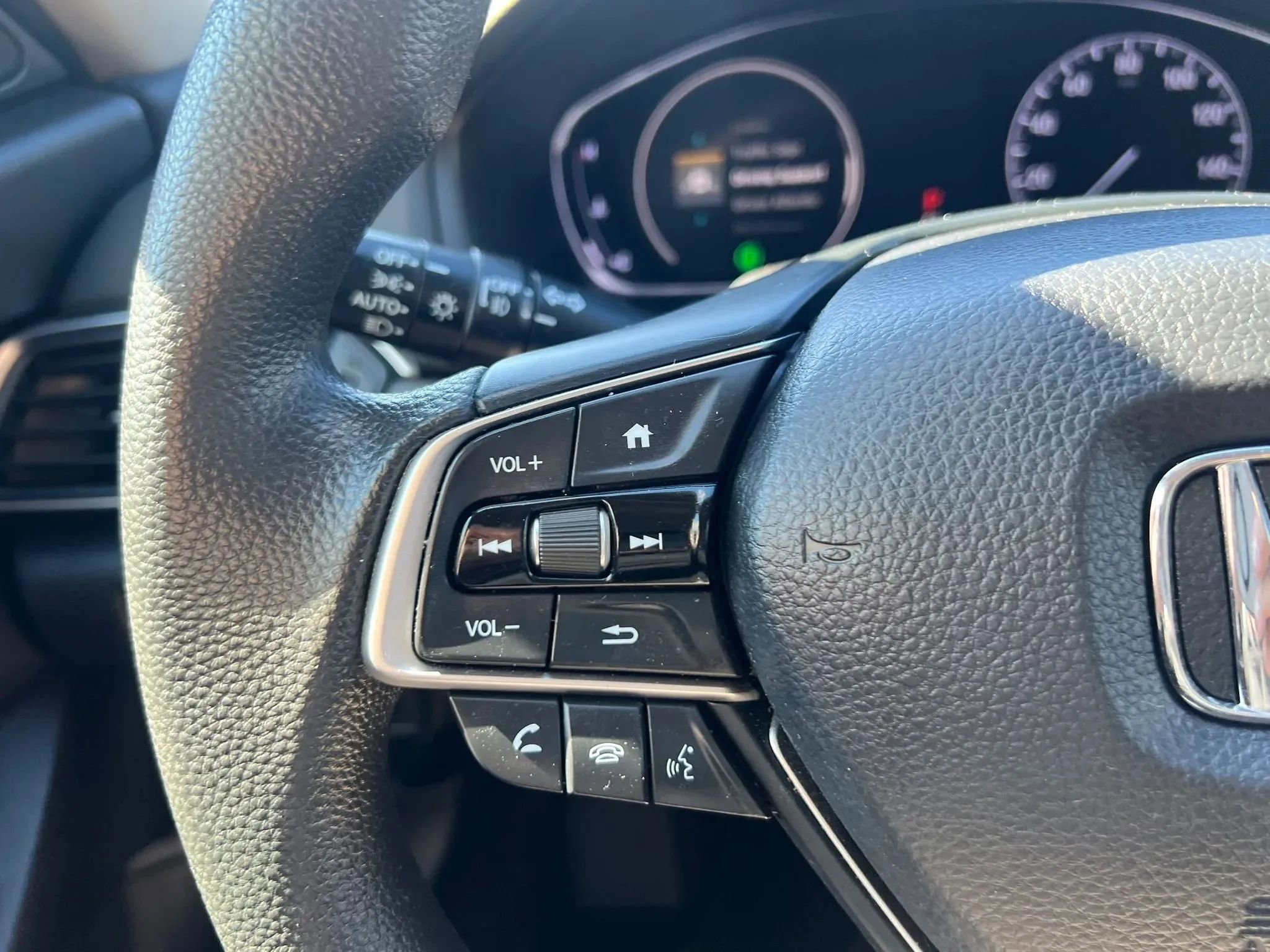 Used 2018 Honda Accord EX image 19
