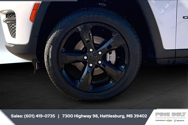 Used 2024 Jeep Grand Cherokee Altitude image 7