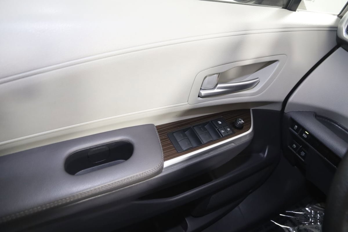 Used 2021 Toyota Sienna XLE FWD image 30