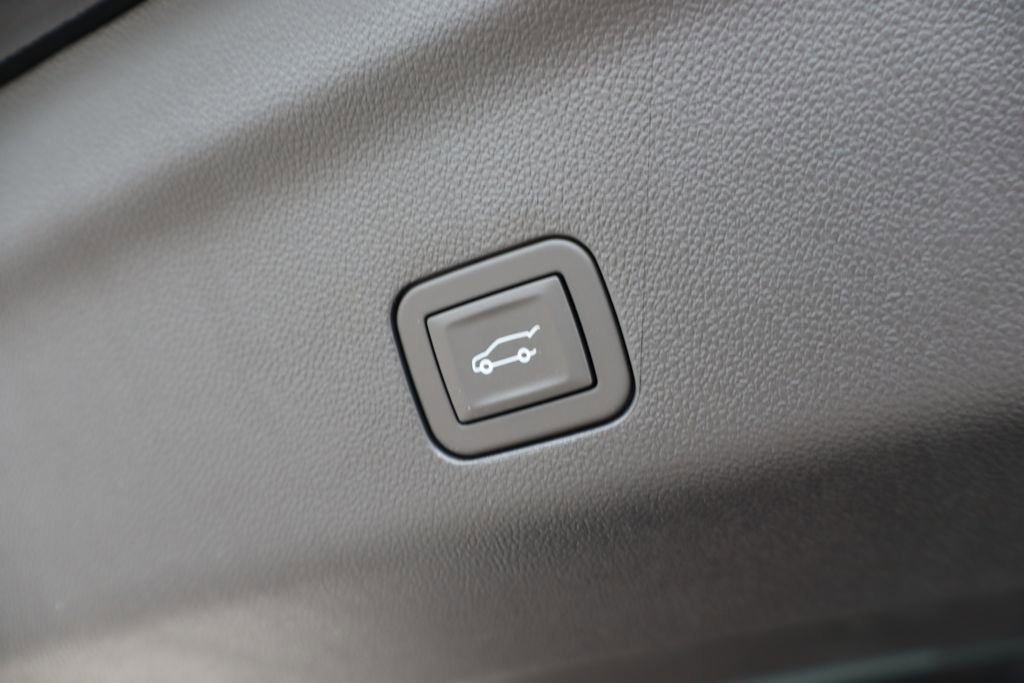 New 2025 Chevrolet Suburban Premier image 44