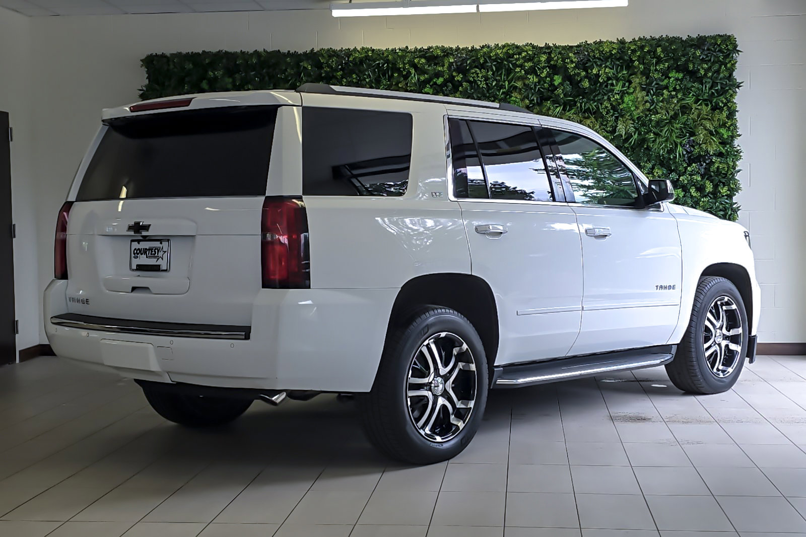 Used 2016 Chevrolet Tahoe LTZ AWD/4WD image 4