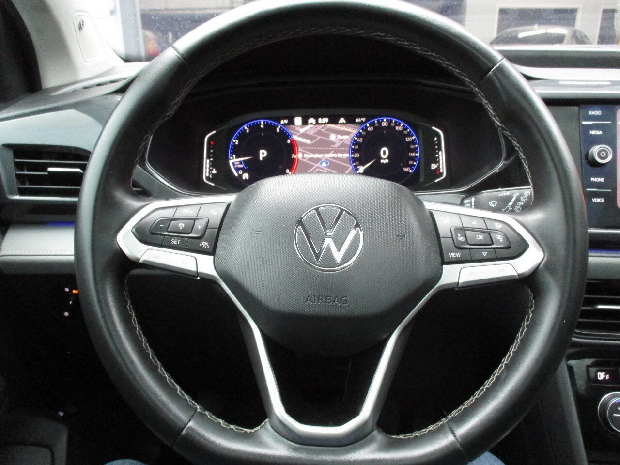 Used 2022 Volkswagen Taos SEL image 29