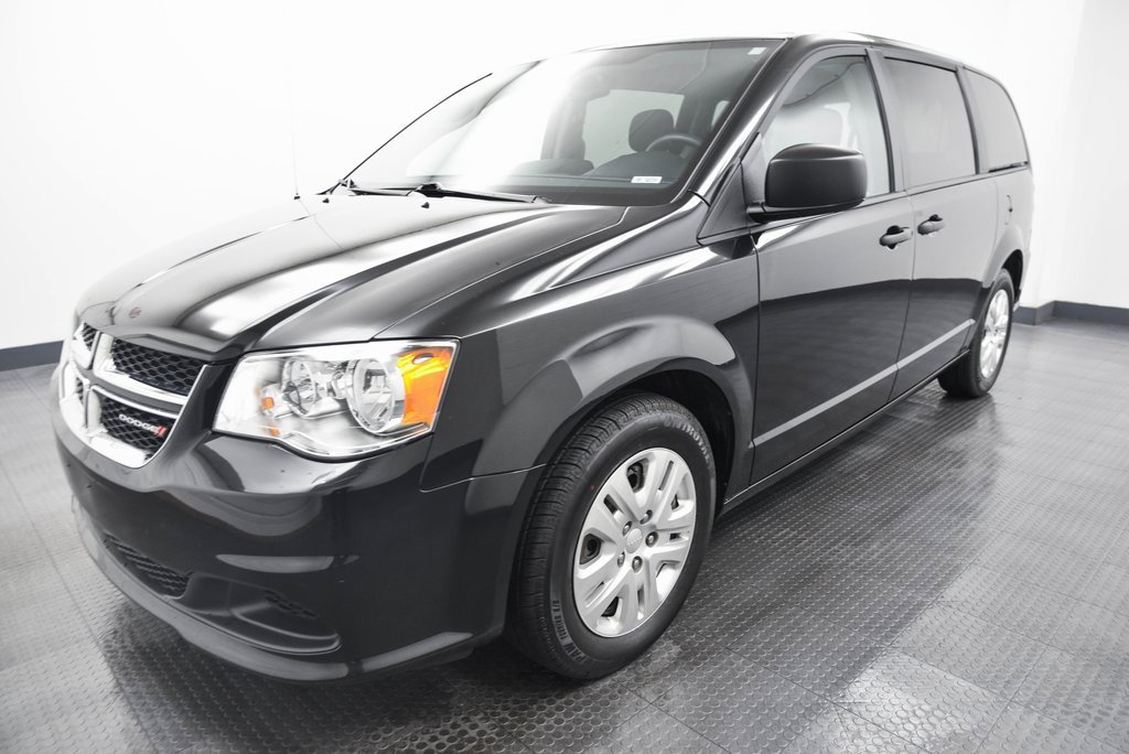 Used 2019 Dodge Grand Caravan SE image 3