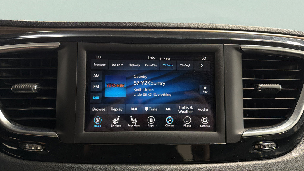 Used 2018 Chrysler Pacifica Touring-L FWD image 25