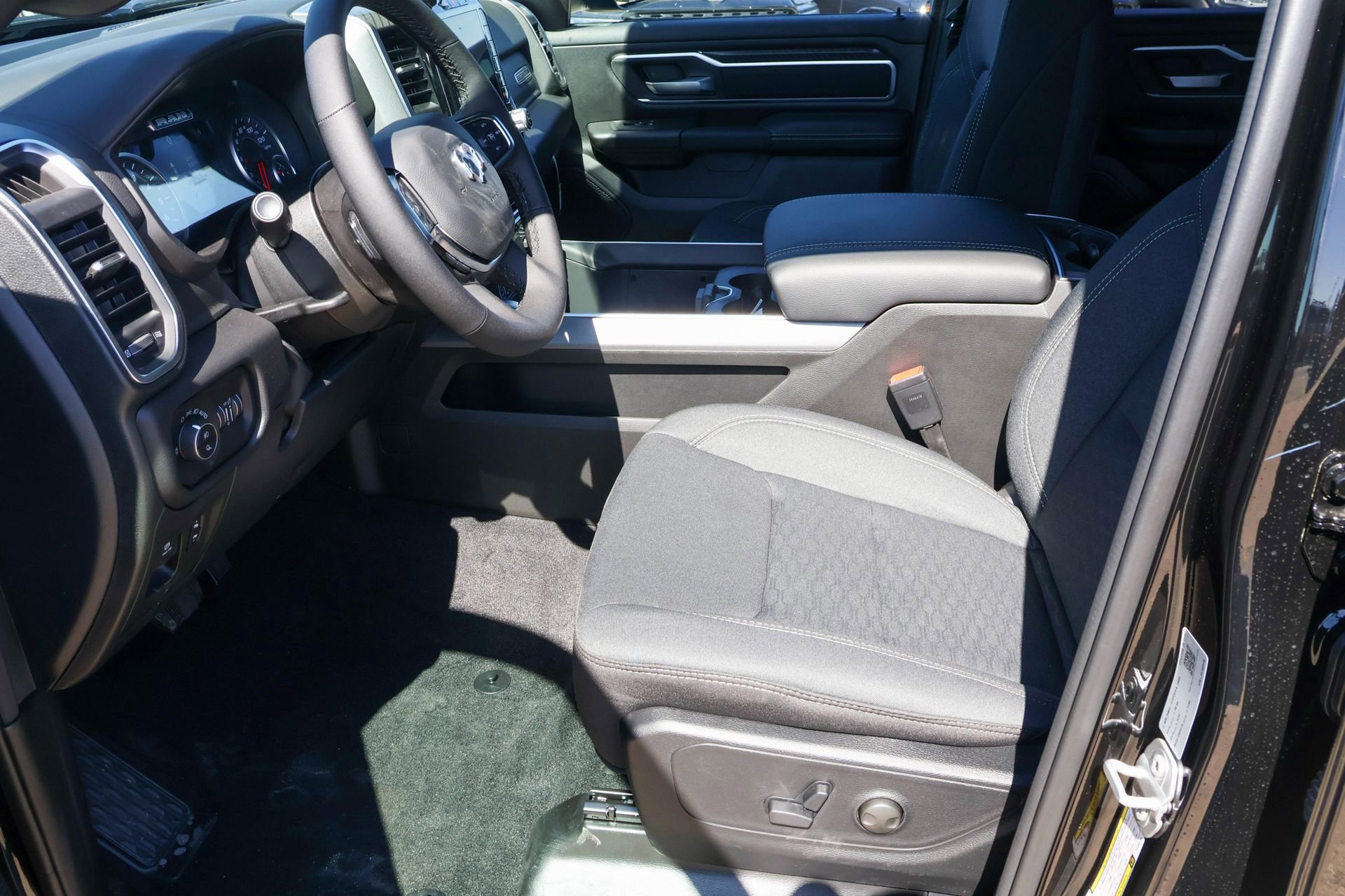 New 2026 RAM 1500 4x4 Crew Cab image 4