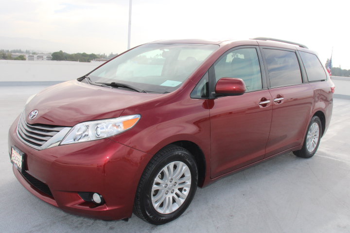 Used 2017 Toyota Sienna XLE Premium FWD image 6