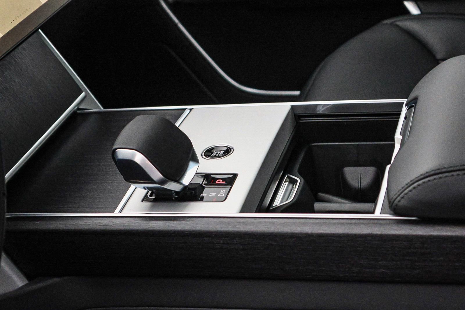 New 2026 Land Rover Range Rover SE image 29