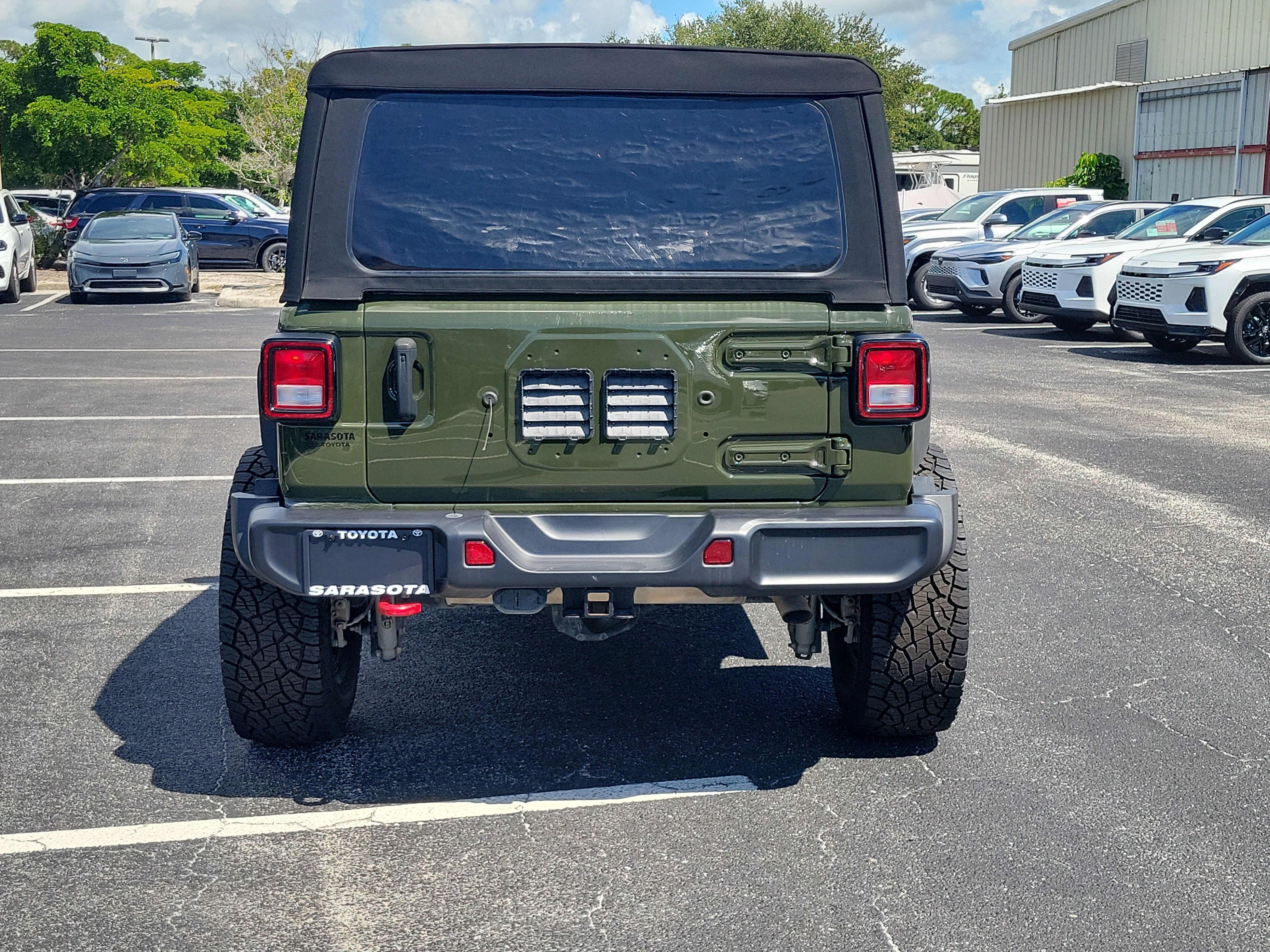 Used 2023 Jeep Wrangler Rubicon AWD/4WD image 4