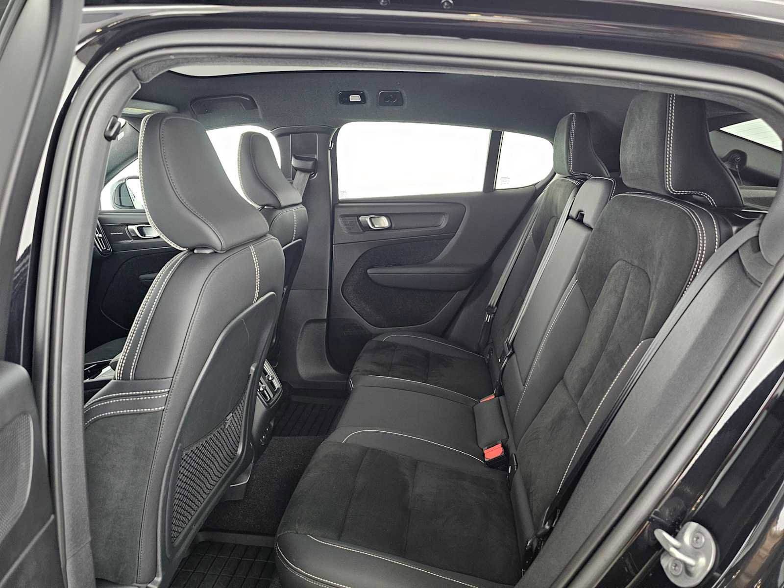 Used 2023 Volvo C40 P8 Recharge Ultimate image 17