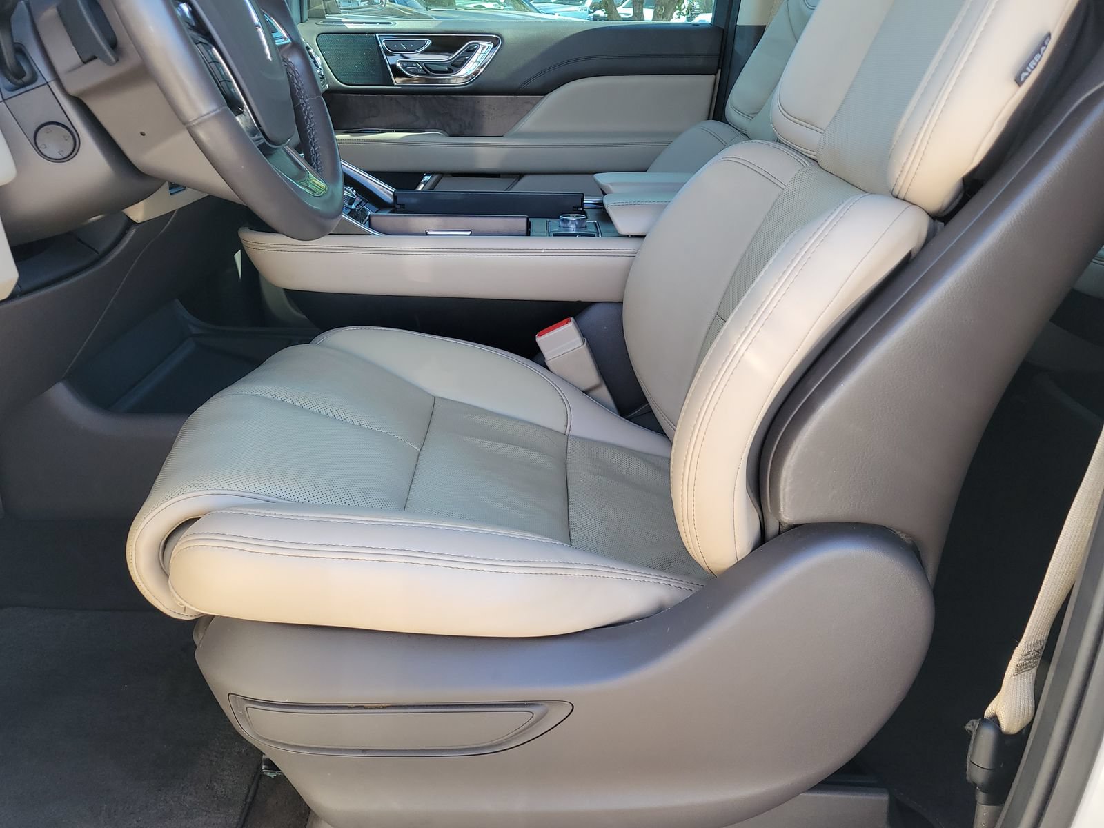 Used 2023 Lincoln Navigator Reserve AWD/4WD image 6