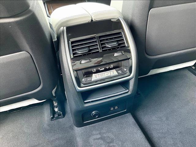 Used 2024 BMW X7 xDrive40i w/ M Sport Package image 25