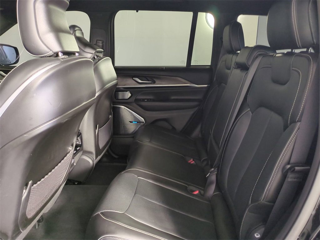 Used 2022 Jeep Grand Cherokee Overland w/ Advanced Protech Group III image 15