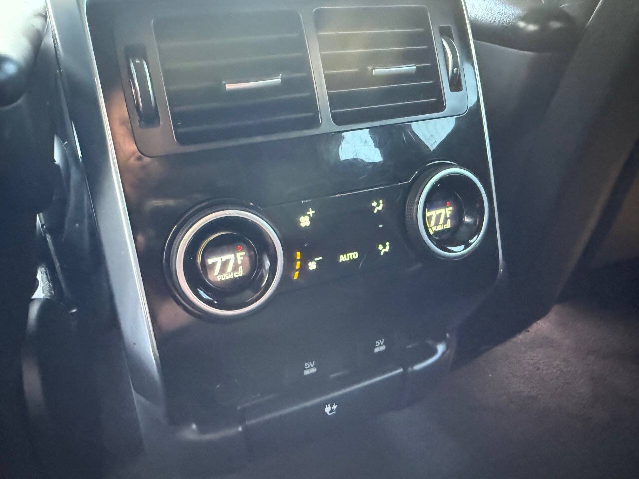 Used 2018 Land Rover Range Rover Sport HSE AWD/4WD image 32