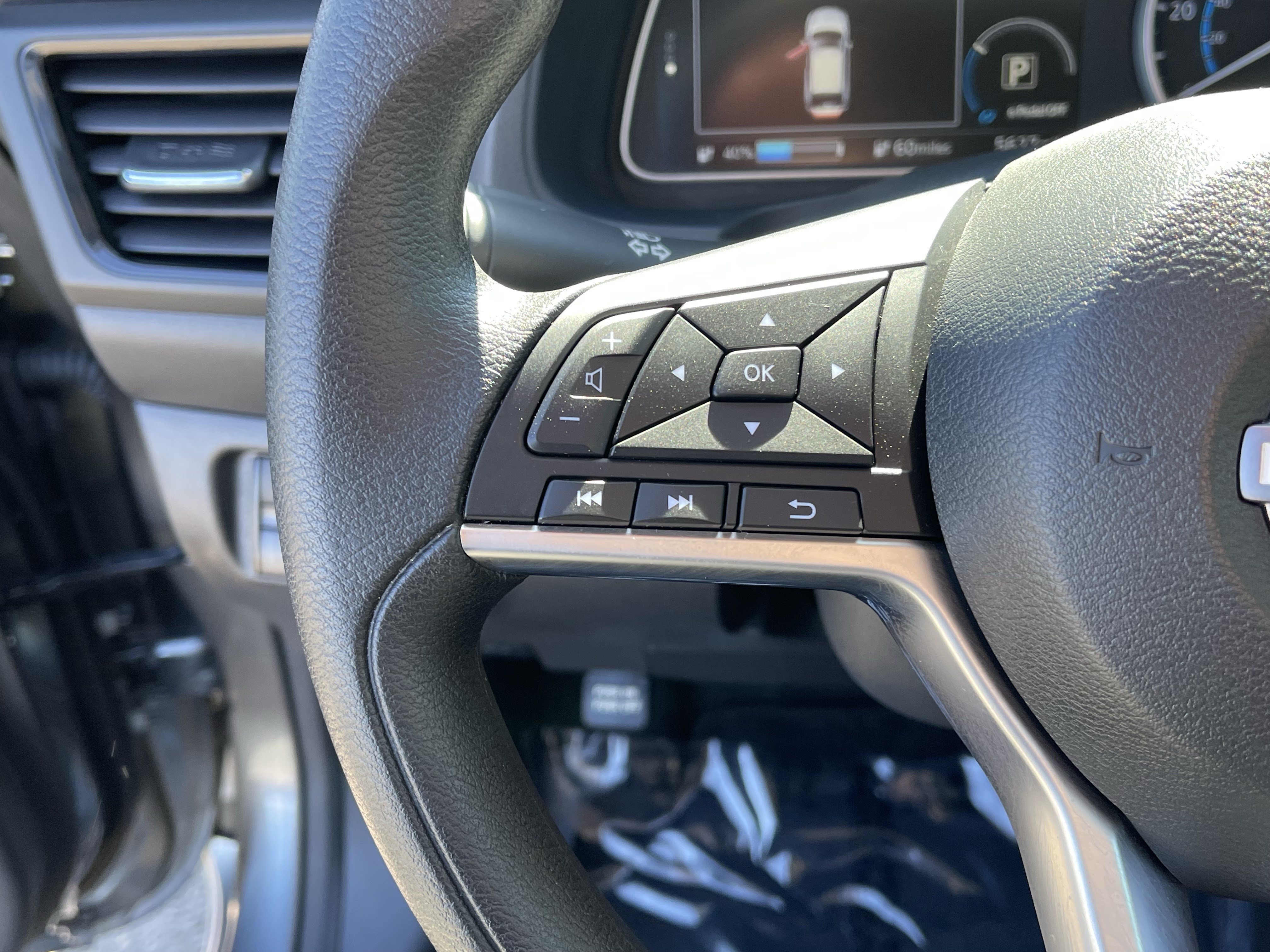 Used 2025 Nissan Leaf S FWD image 20
