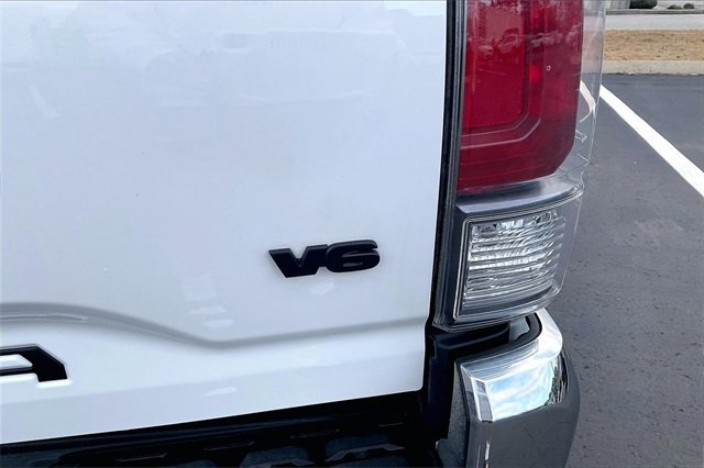 Used 2022 Toyota Tacoma TRD Off-Road image 8