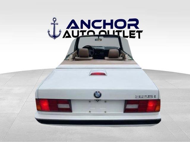 Used 1992 BMW 325i Convertible RWD image 15