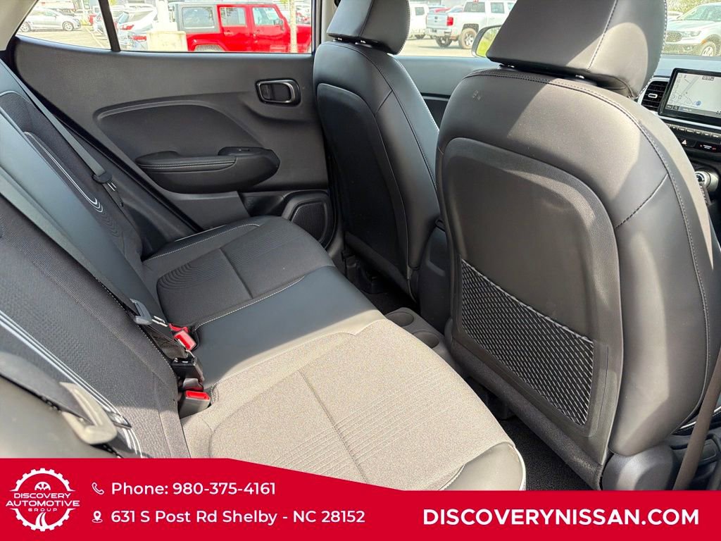 Used 2023 Hyundai Venue Limited image 36