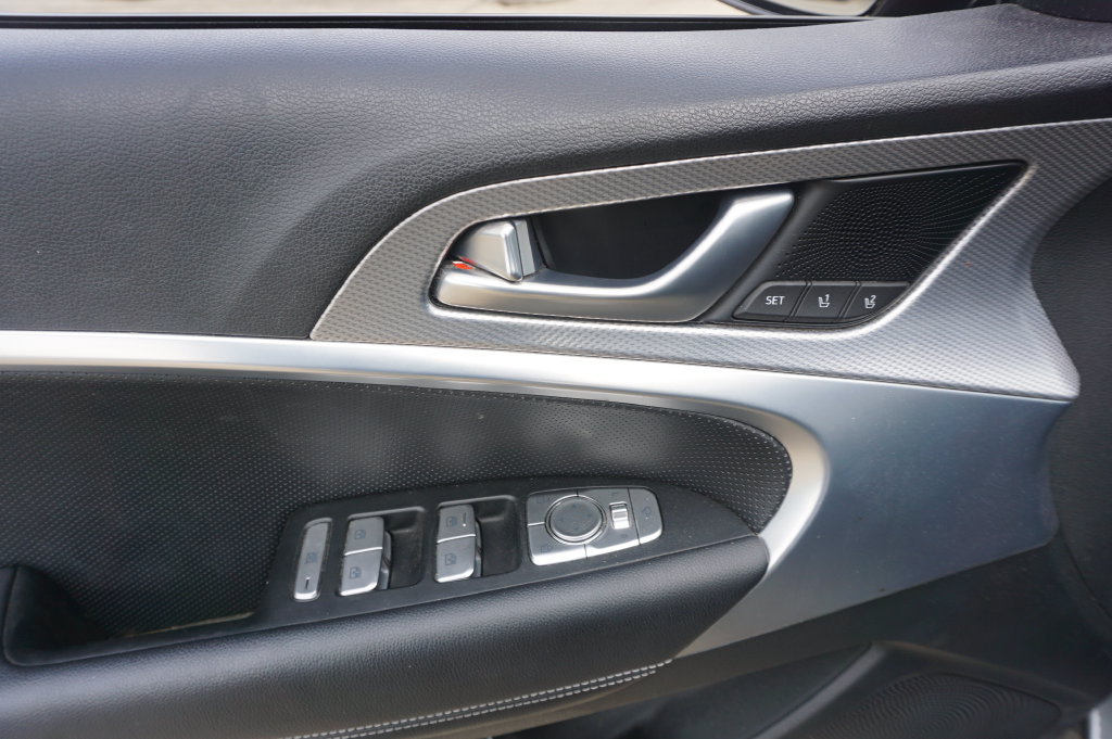 Used 2022 Genesis G70 3.3T RWD image 4