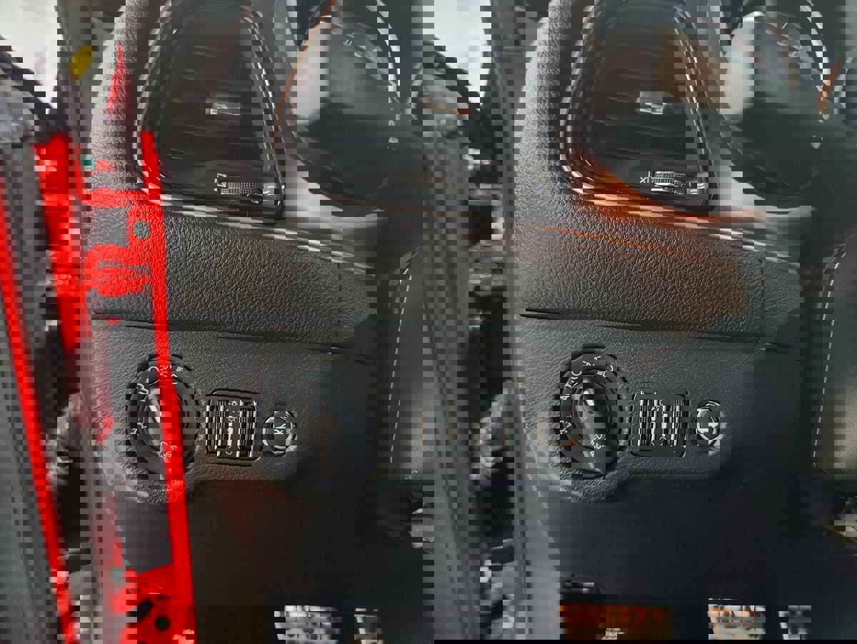 Used 2015 Dodge Challenger R/T Plus image 28