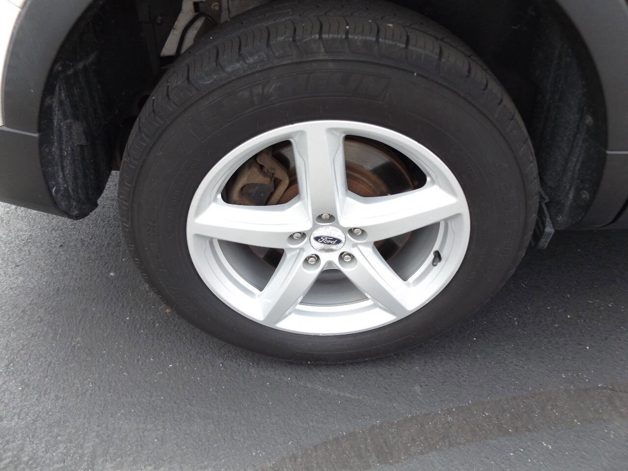 Used 2016 Ford Explorer XLT image 32