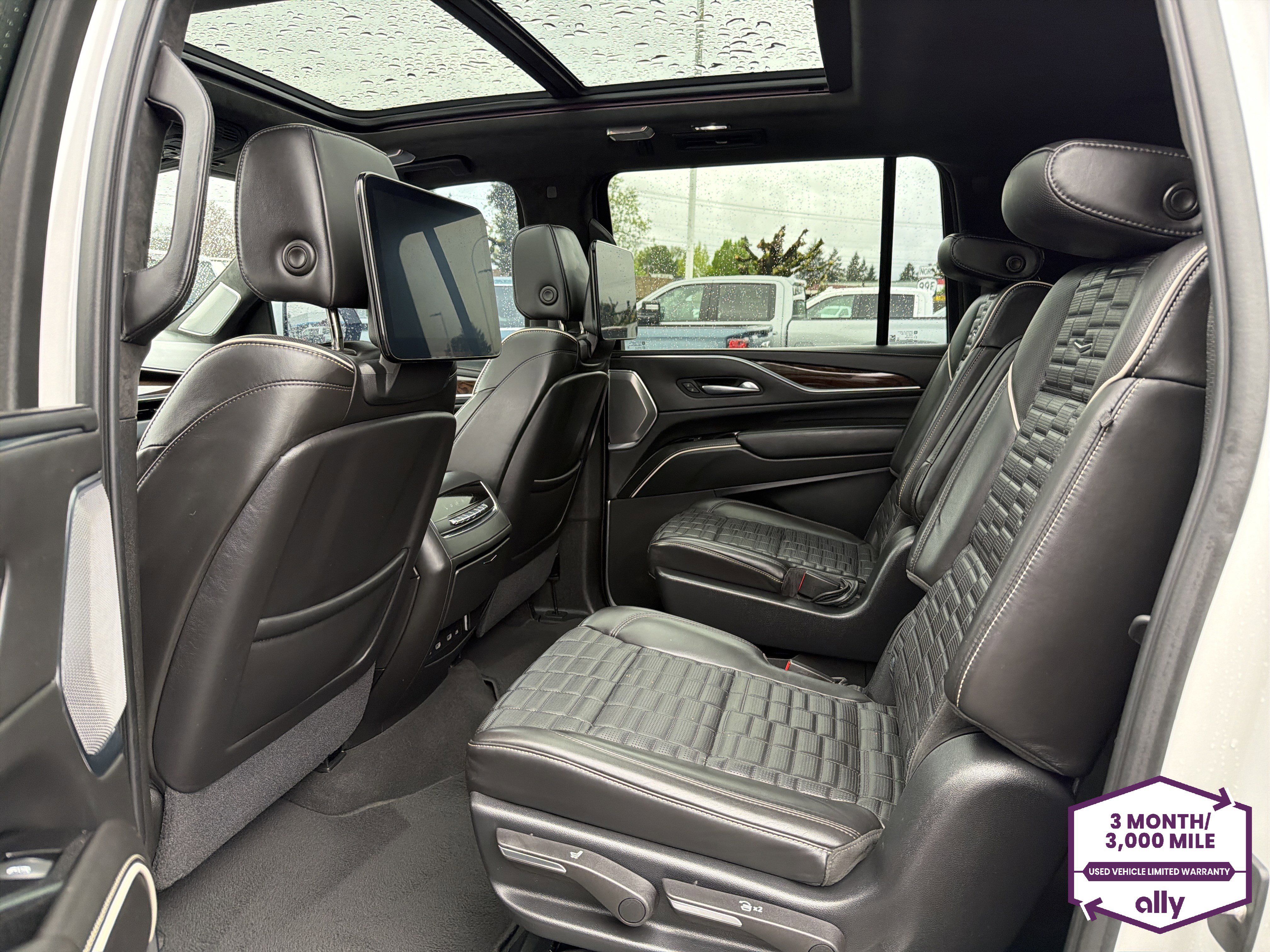 Used 2021 Cadillac Escalade ESV Sport Platinum w/ Heavy-Duty Trailer Package image 11