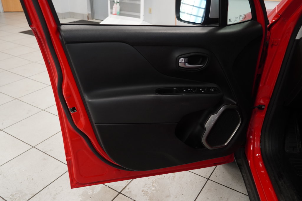 Used 2018 Jeep Renegade Limited AWD/4WD image 6