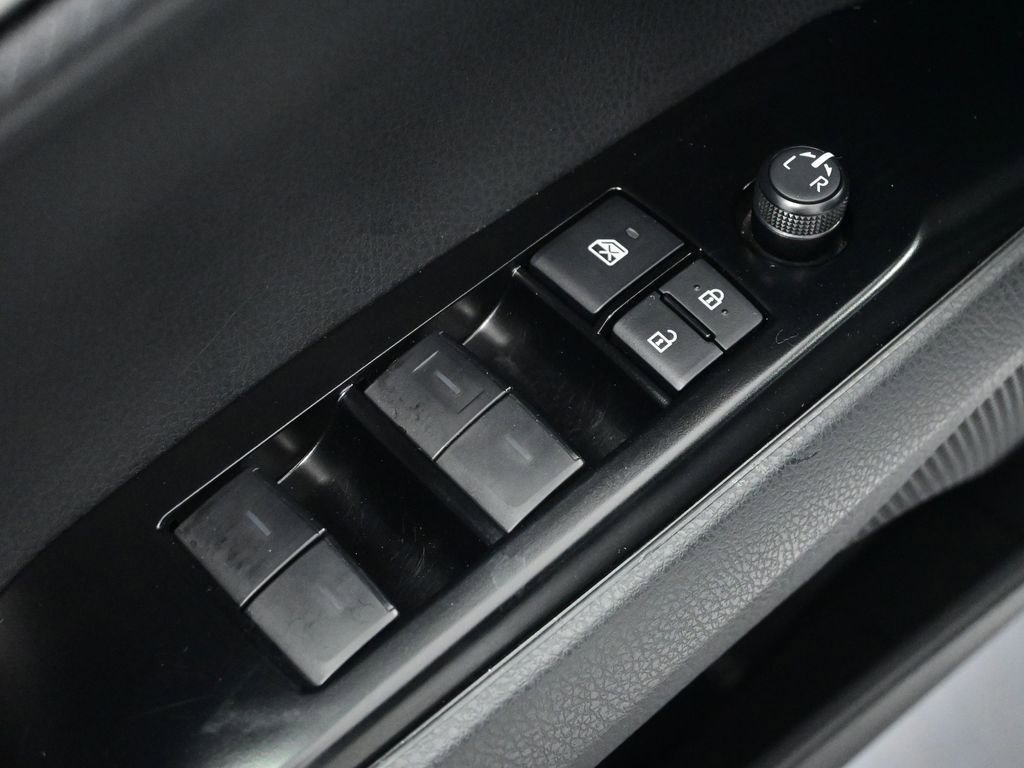 Used 2025 Toyota Camry SE w/ Convenience Package image 15